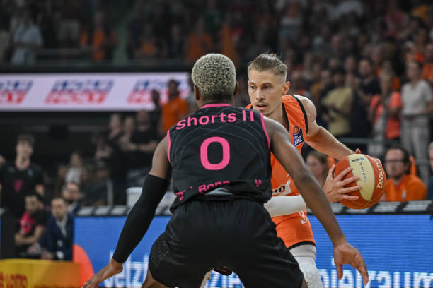 的高额转会 的高额转会