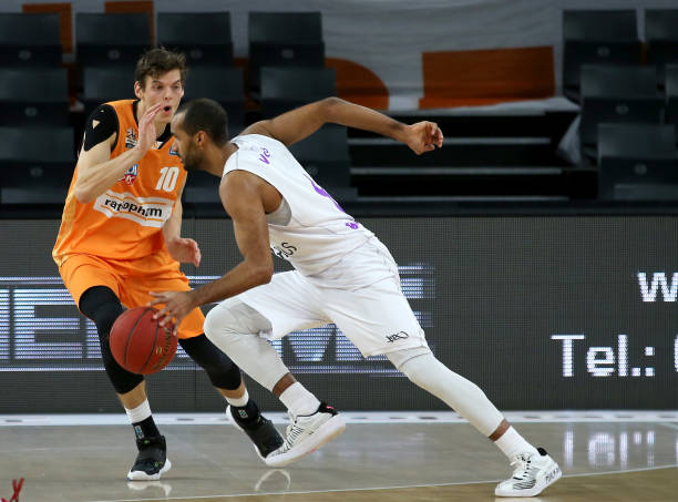 挥官等对手 挥官等对手