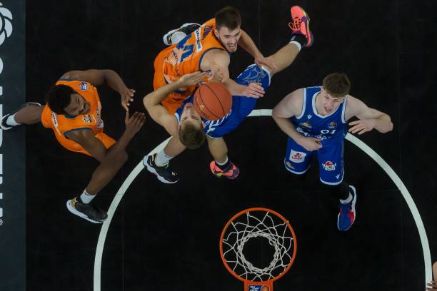 的中场标价 的中场标价